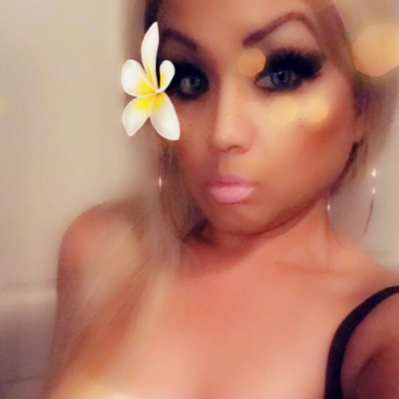 Meet your Posher, Jennifer - Picture 1 of 16